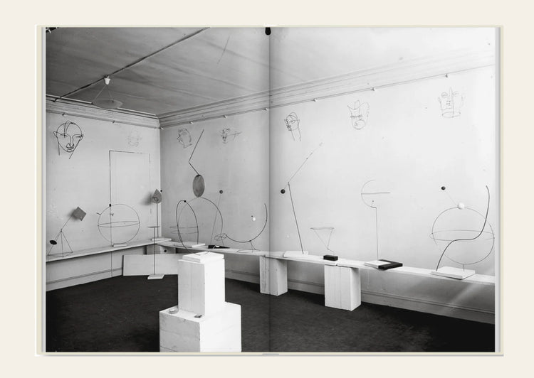 Calder Sculpting Time - Carmen Giménez With Ana Mingot